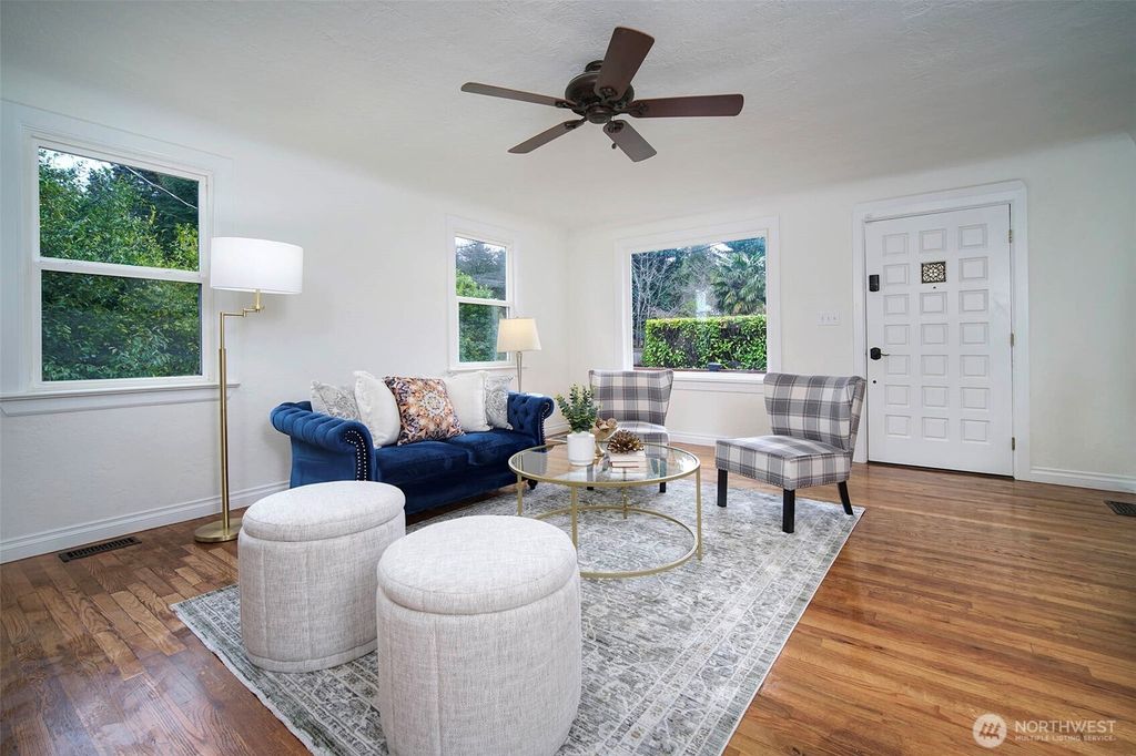 Photo of 10633 21st Avenue SW, Seattle, WA 98146 (MLS # 2484773)