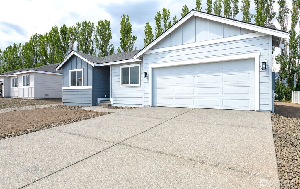 Photo of 431 Pear Drive, Tieton, WA 98947 (MLS # 2491458)