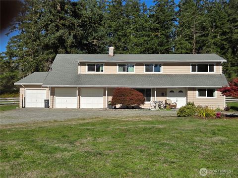 Photo of 201 Sunset Drive, Oak Harbor, WA 98277 (MLS # 2422486) Photo of 201 Sunset Drive, Oak Harbor, WA 98277 (MLS # 2422486)