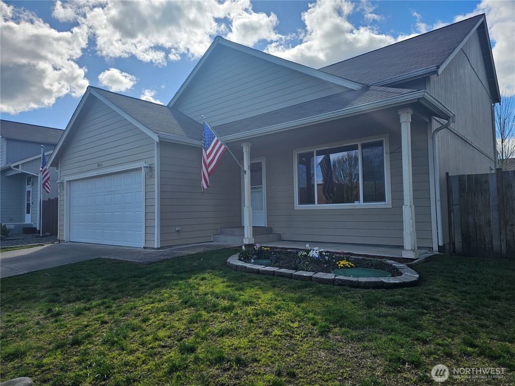 Photo of 9814 Greenleaf Loop SE, Yelm, WA 98597 (MLS # 2491400)