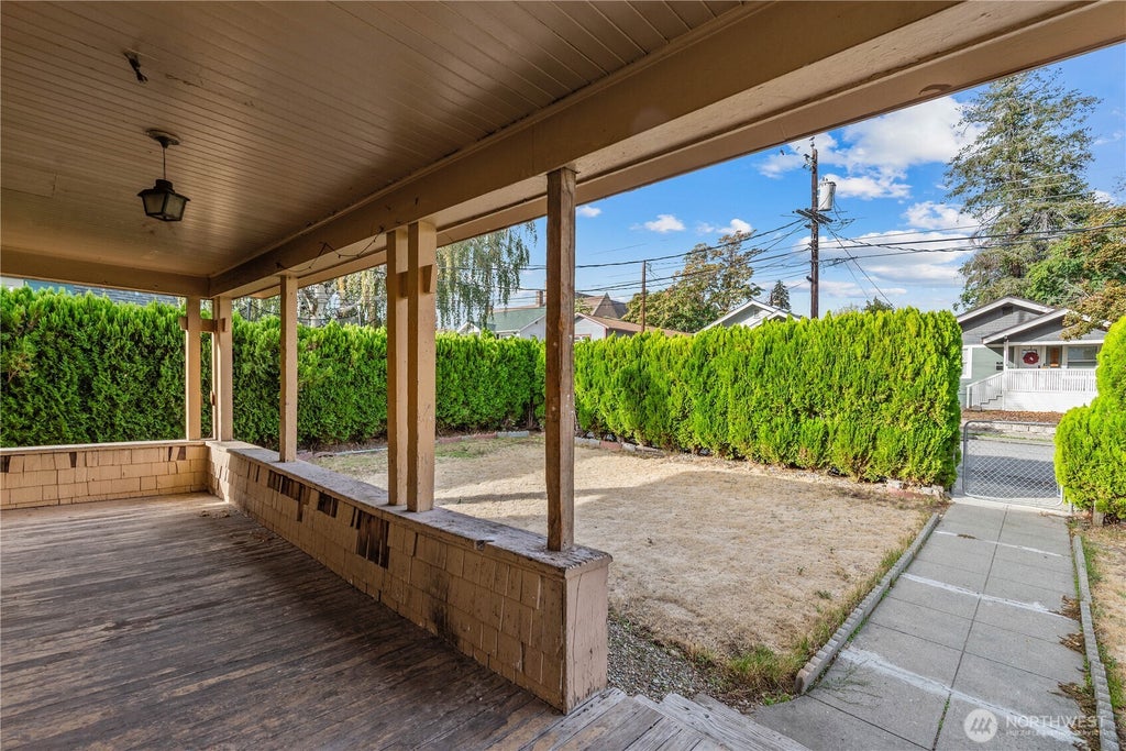 Photo of 517 Malaga Ave AVE, Wenatchee, WA 98801 (MLS # 2589407)