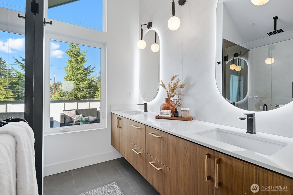 listing image 9365159012253947675