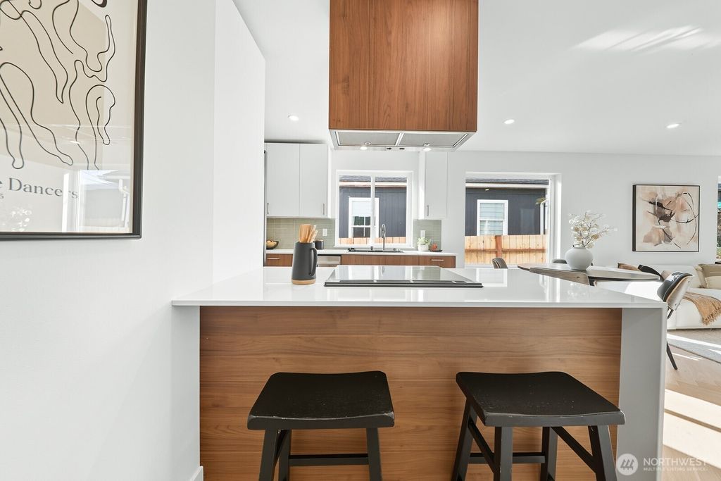 listing image 9364274414112480696