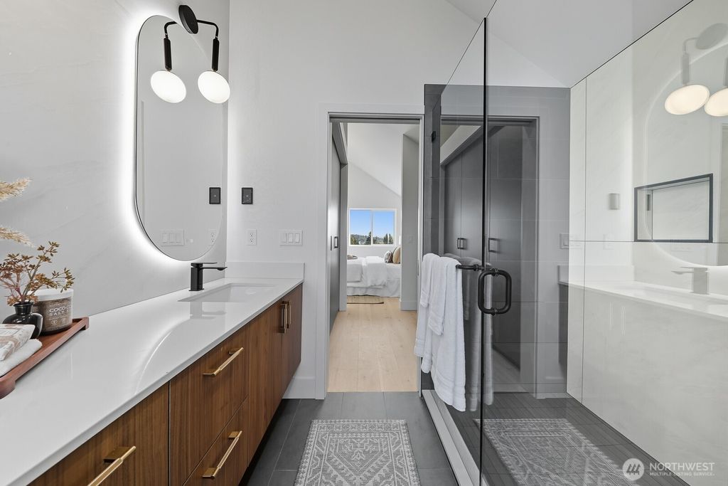 listing image 9369291324438722529