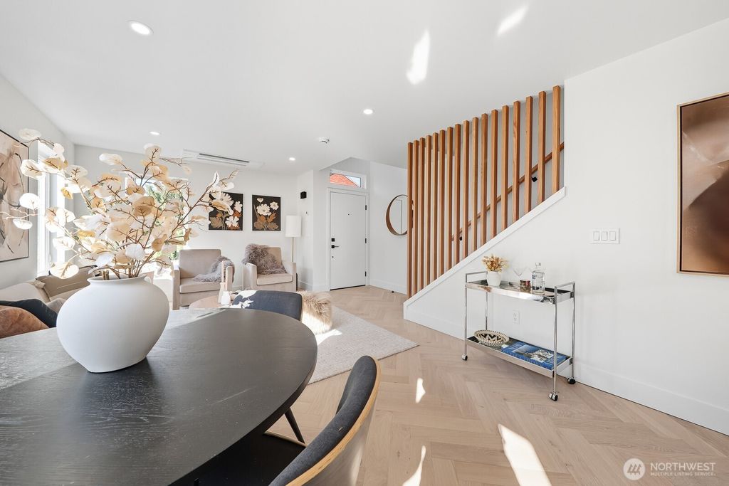 listing image 9367805657741346561