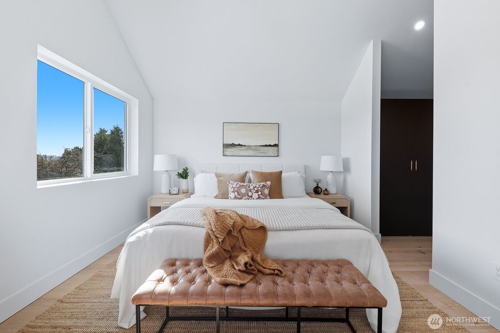 listing image 9365434350734835848