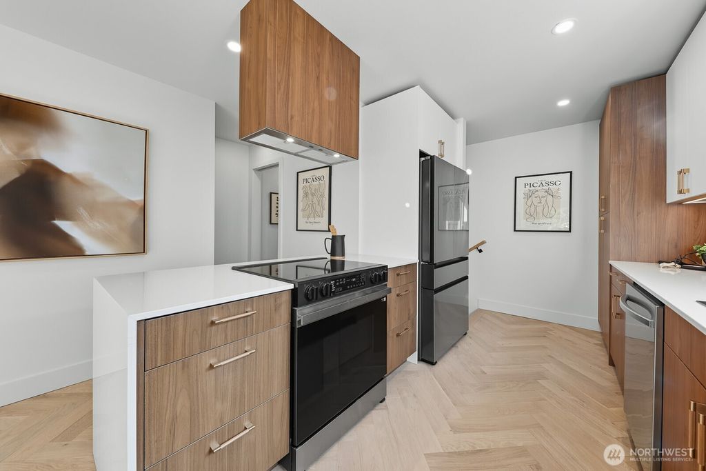 listing image 9365685383448512963