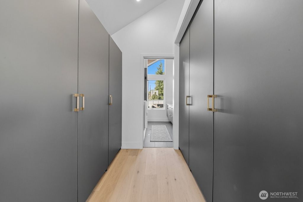 listing image 9363059947146891571