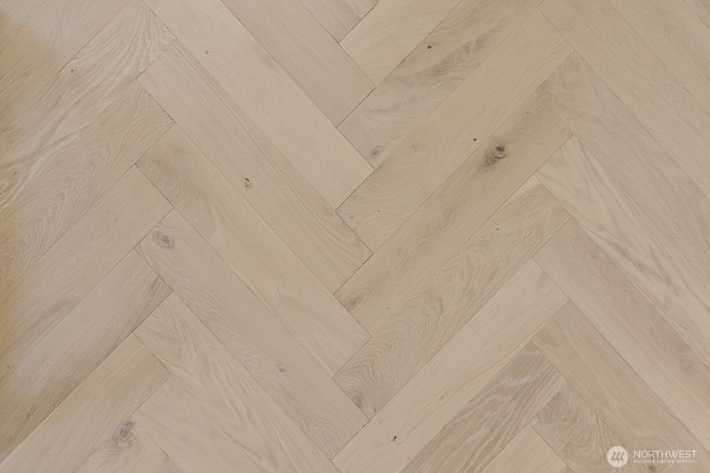 listing image 9367829816228312434