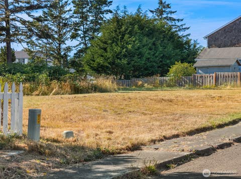 Photo of 2703 Sea Crest Avenue N, Long Beach, WA 98631 (MLS # 2560176)
