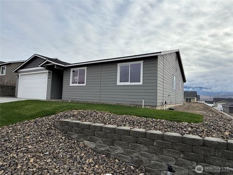 Photo of 2340 2nd Street SE, East Wenatchee, WA 98802 (MLS # 2452221)