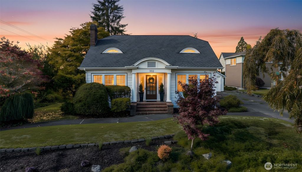 Photo of 302 Avenue E, Snohomish, WA 98290 (MLS # 2444636)