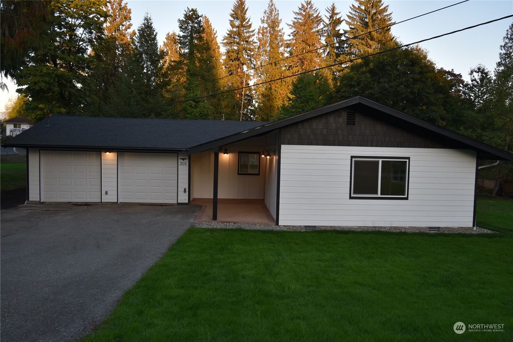 Photo of 301 Prospect Ave Ave, Granite Falls, WA 98252 (MLS # 2169645)