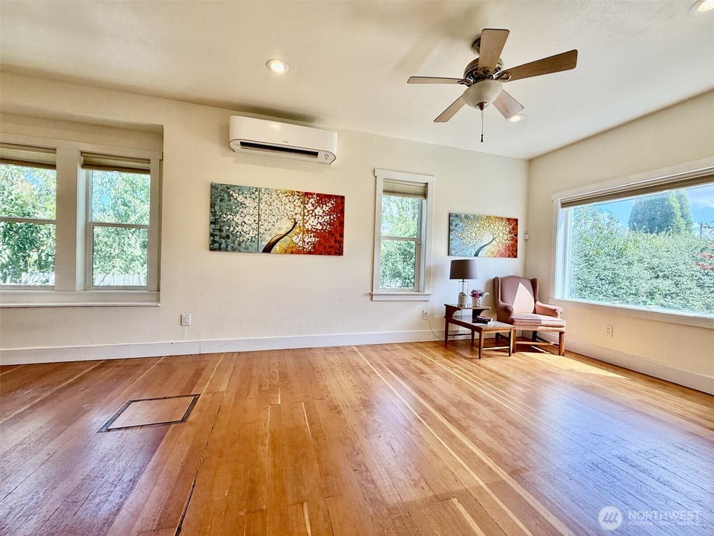 Photo of 915 E Harrison Street, Tacoma, WA 98404 (MLS # 2563476)