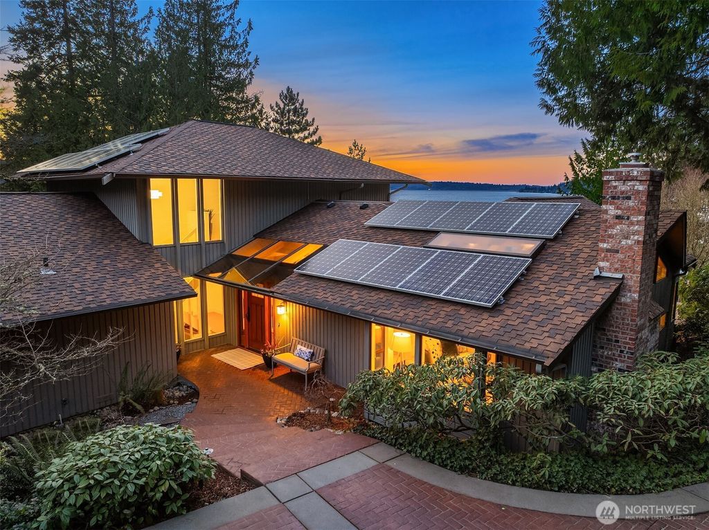 Photo of 5263 Forest Avenue SE, Mercer Island, WA 98040 (MLS # 2341689)