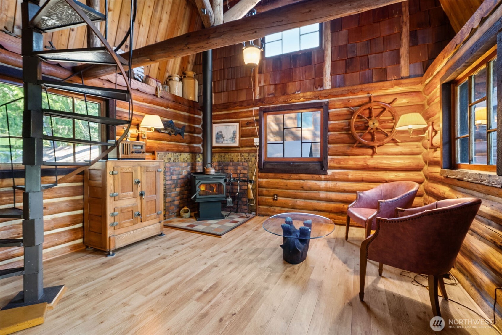 9905 Mariner Drive NW