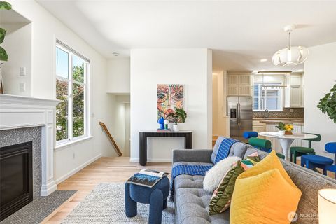 Photo of 6551 5th Avenue NE #B, Seattle, WA 98115 (MLS # 2526734)