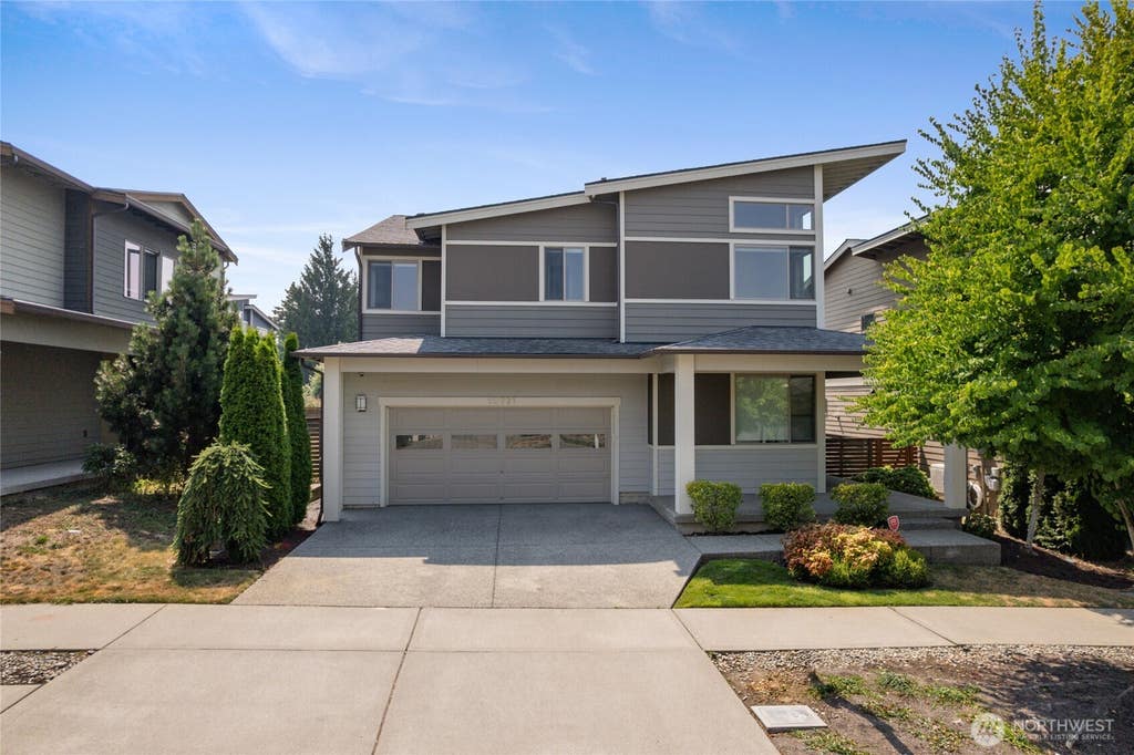Photo of 10721 SE 187th Place, Renton, WA 98055 (MLS # 2566299)