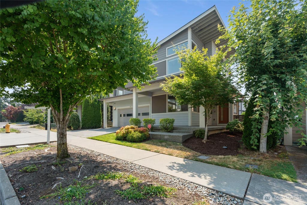 Photo of 10721 SE 187th Place, Renton, WA 98055 (MLS # 2566299)
