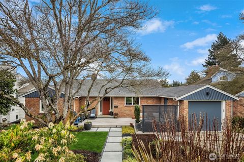 5218 Ivanhoe Place NE Seattle WA 98105