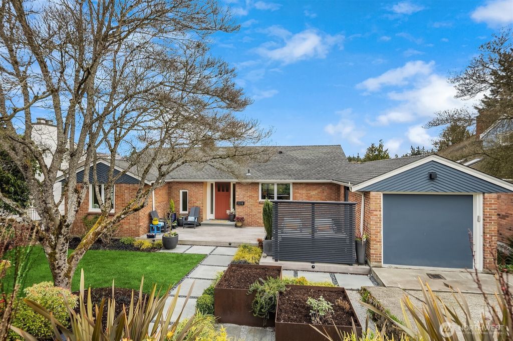 Photo of 5218 Ivanhoe Place NE, Seattle, WA 98105 (MLS # 2497720)