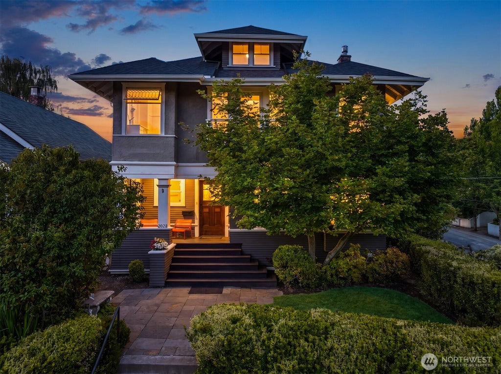 Photo of 2002 1st Avenue N, Seattle, WA 98109 (MLS # 2540263)