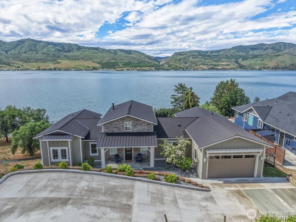 Photo of 112 Mayer Drive, Chelan, WA 98816 (MLS # 2524474)