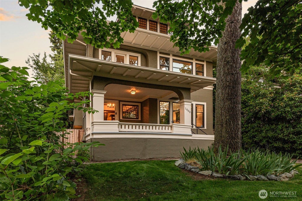 Photo of 1000 15th Avenue E, Seattle, WA 98112 (MLS # 2545928)