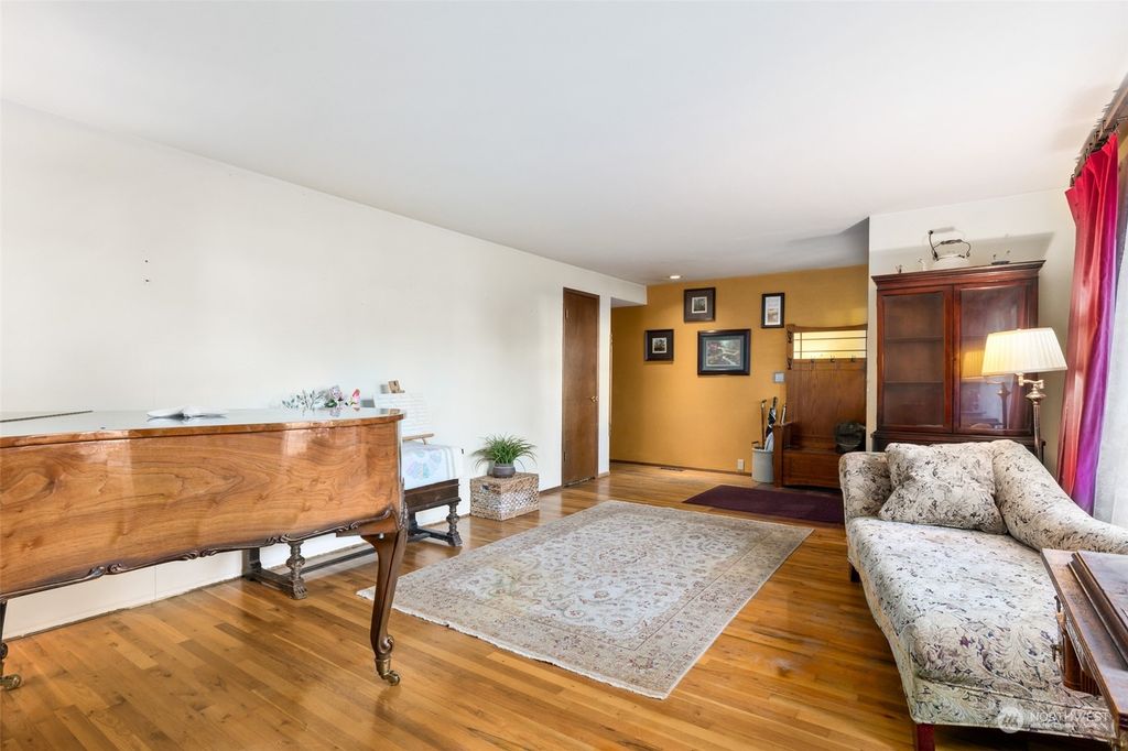 Photo of 13601 116th Avenue NE, Kirkland, WA 98034 (MLS # 2182751)