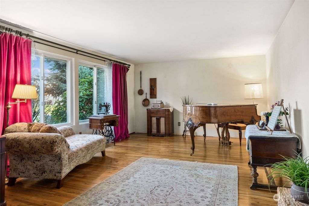 Photo of 13601 116th Avenue NE, Kirkland, WA 98034 (MLS # 2182751)