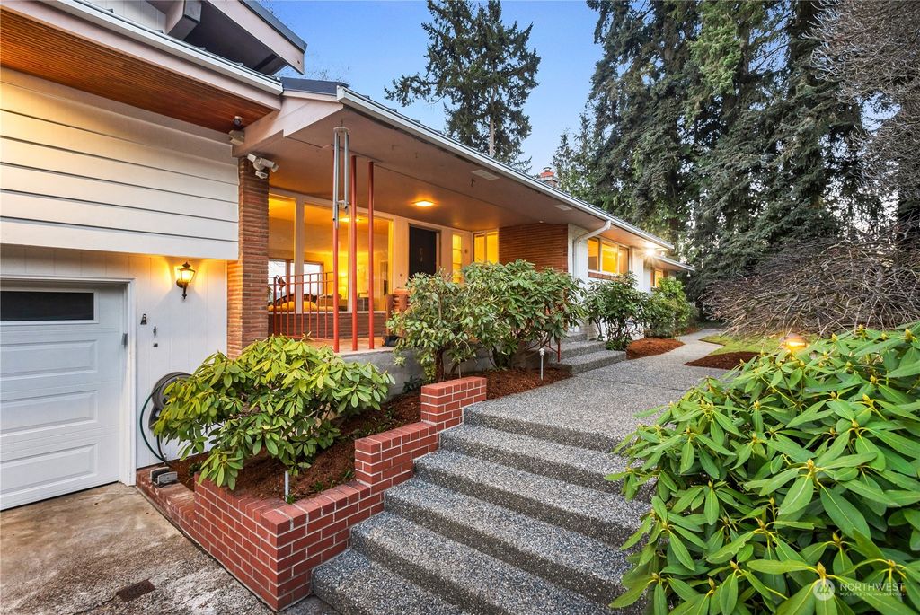 Photo of 15830 38th Avenue NE, Lake Forest Park, WA 98155 (MLS # 2204208)