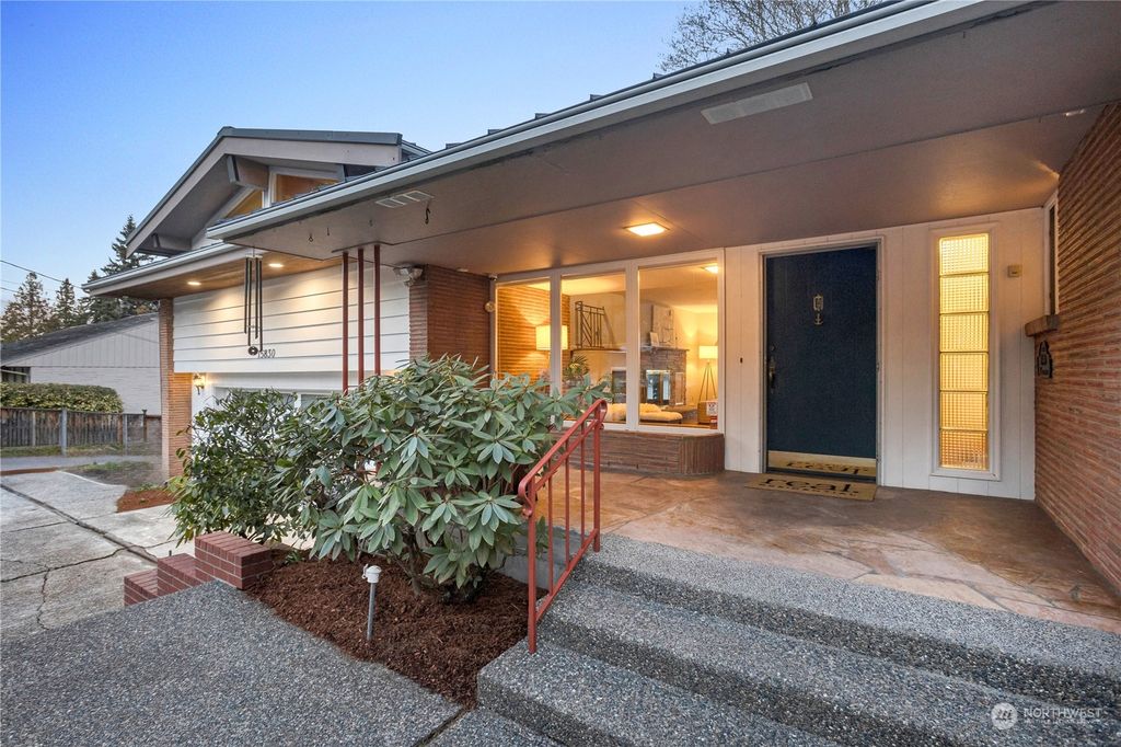 Photo of 15830 38th Avenue NE, Lake Forest Park, WA 98155 (MLS # 2204208)