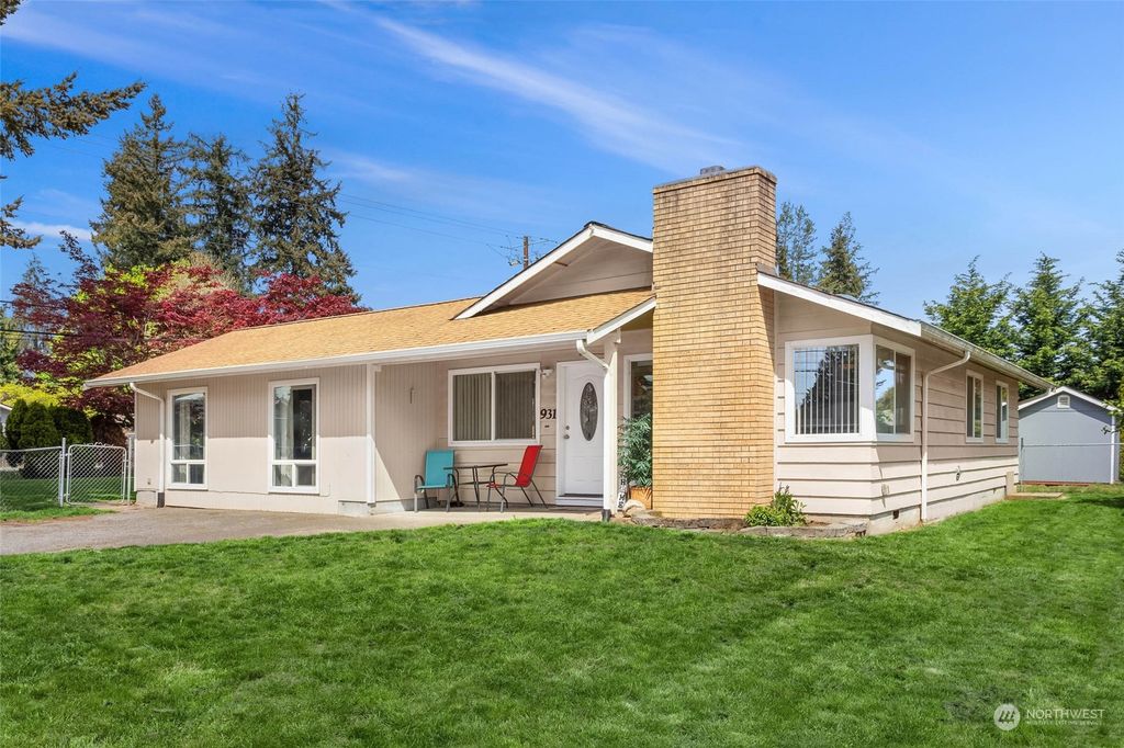 Photo of 931 143rd Street SW, Lynnwood, WA 98087 (MLS # 2233126)