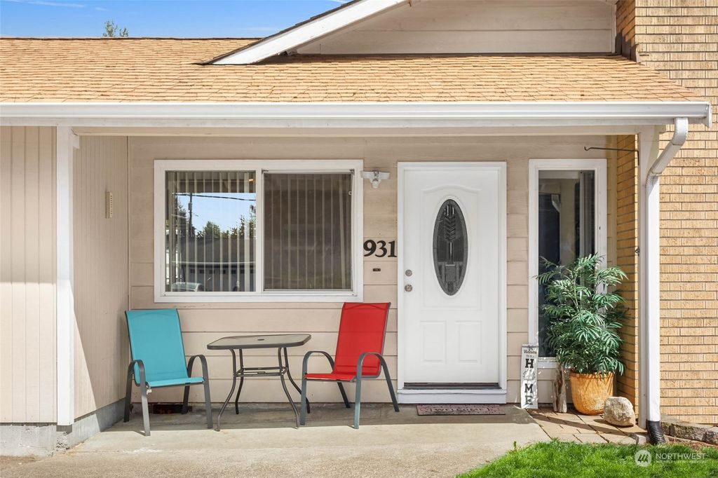 Photo of 931 143rd Street SW, Lynnwood, WA 98087 (MLS # 2233126)