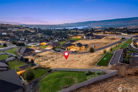 Photo of 874 Autumn Crest Drive, Wenatchee, WA 98801 (MLS # 2578802)