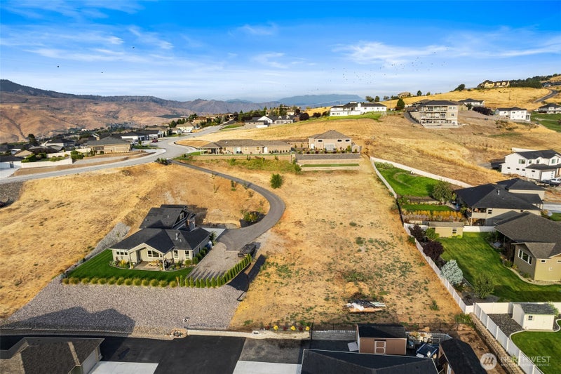 874 Autumn Crest Drive
