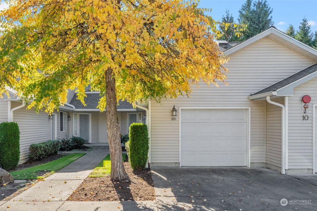 Photo of 1921 S 368th Place, Federal Way, WA 98003 (MLS # 2170401)