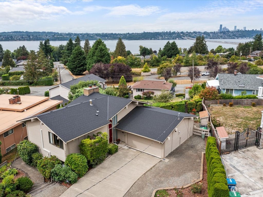 Photo of 2835 67th Avenue SE, Mercer Island, WA 98040 (MLS # 2158828)