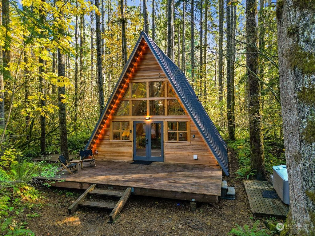 Photo of 76141 NE 122nd Street, Skykomish, WA 98288 (MLS # 2298700)