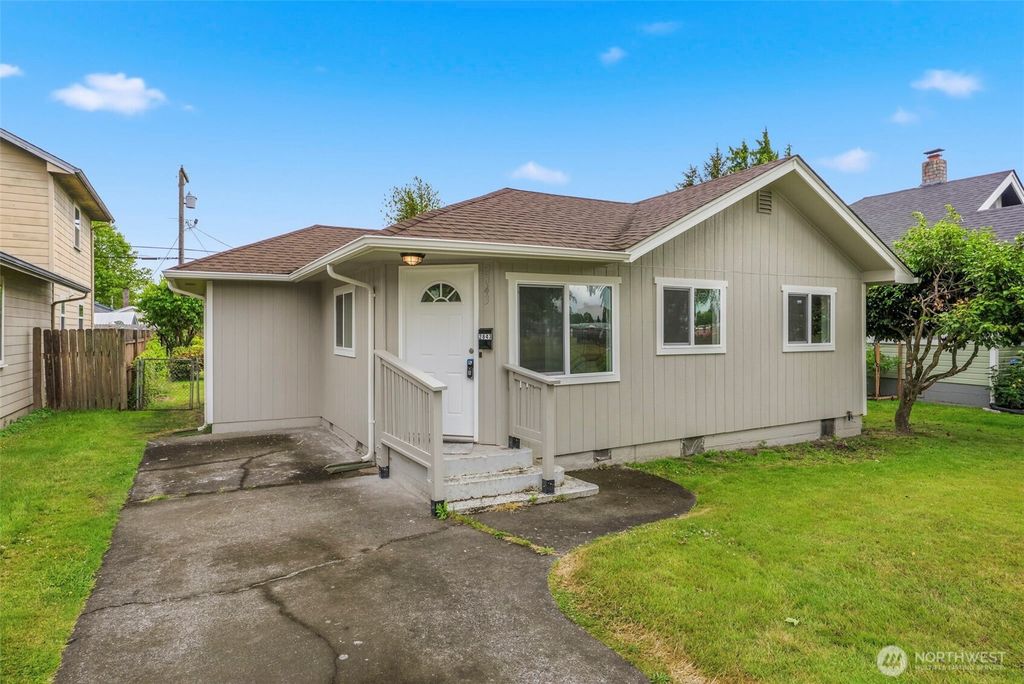 Photo of 2843 Hemlock Street, Longview, WA 98632 (MLS # 2548881)