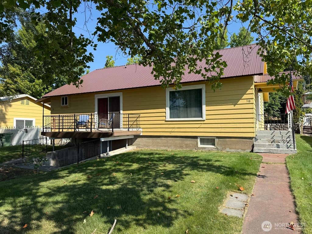 Photo of 18 Cherry Avenue W, Omak, WA 98841 (MLS # 2464403)