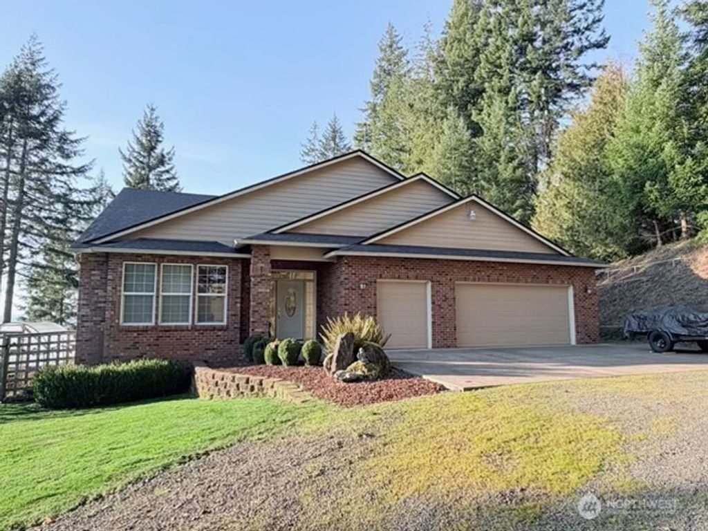 Photo of 255 Astro Drive, Kelso, WA 98626 (MLS # 2479750)