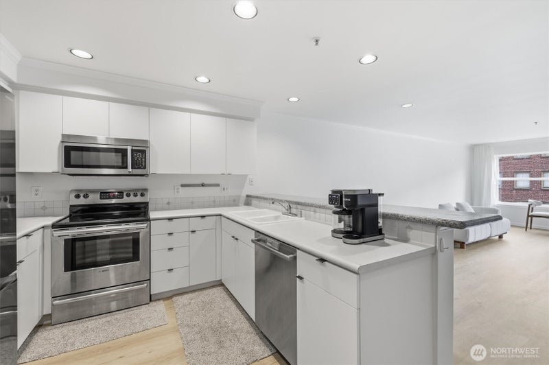 1417 Queen Anne Avenue N 303