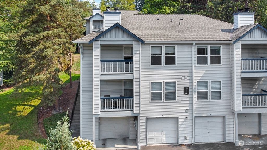 Photo of 33020 10th Avenue SW #J301, Federal Way, WA 98023 (MLS # 2156024)