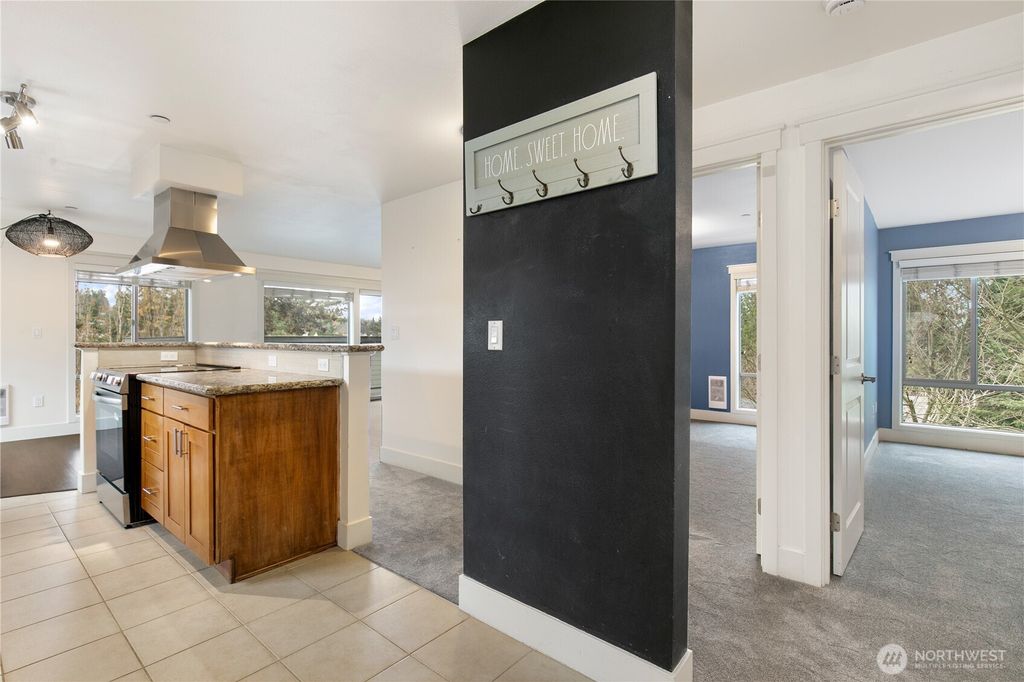 Photo of 3204 81st Place SE #B202, Mercer Island, WA 98040 (MLS # 2458932)