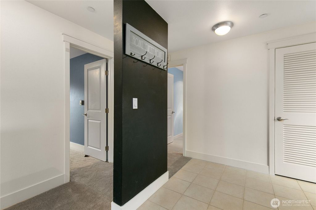 Photo of 3204 81st Place SE #B202, Mercer Island, WA 98040 (MLS # 2458932)