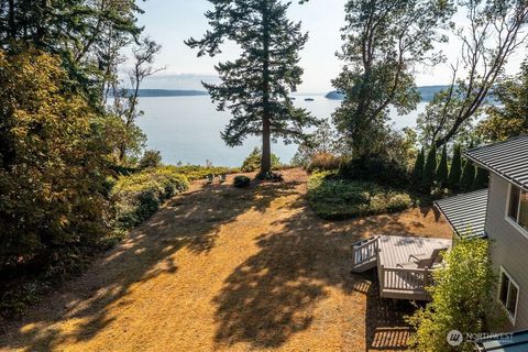 Photo of 26 Sound Place, Hat Island, WA 98206 (MLS # 2429741)