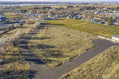 Photo of 8 Valley Road NE #8, Moses Lake, WA 98837 (MLS # 2501797)