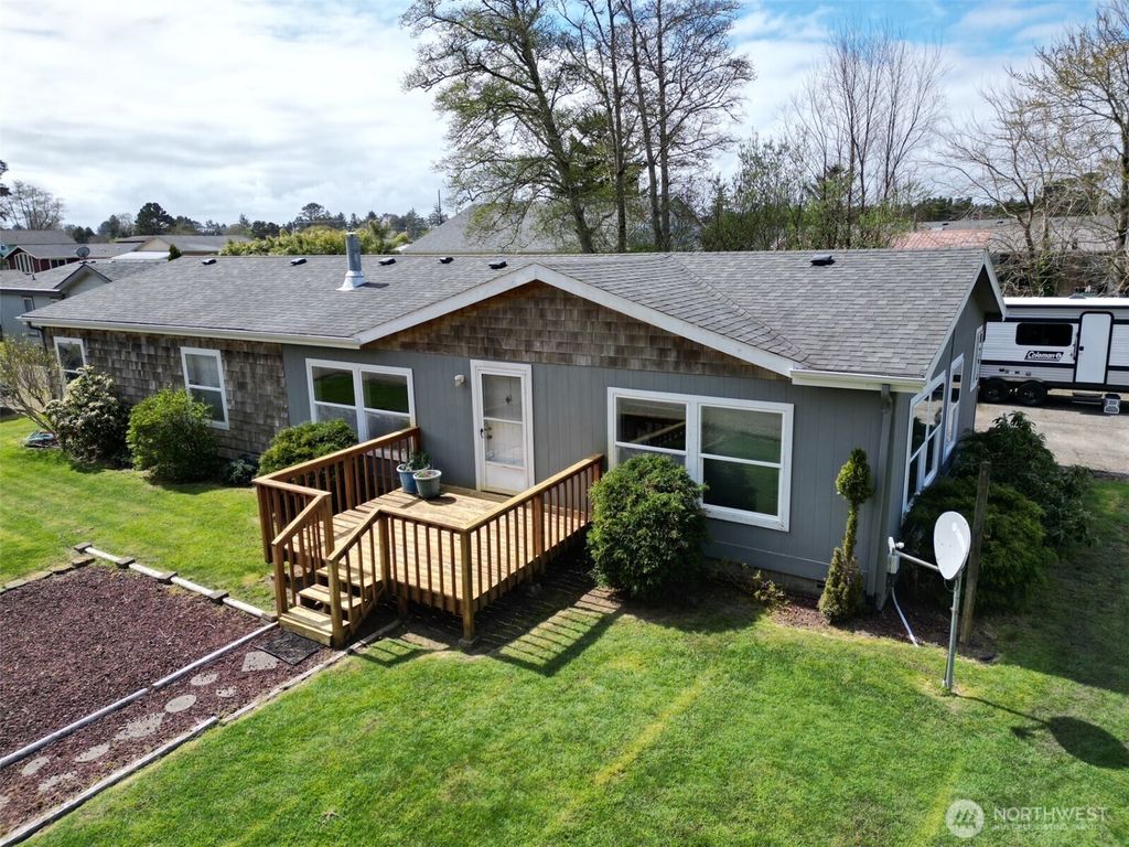 Photo of 305 Godsey Ln Ln, Long Beach, WA 98631 (MLS # 2511197)