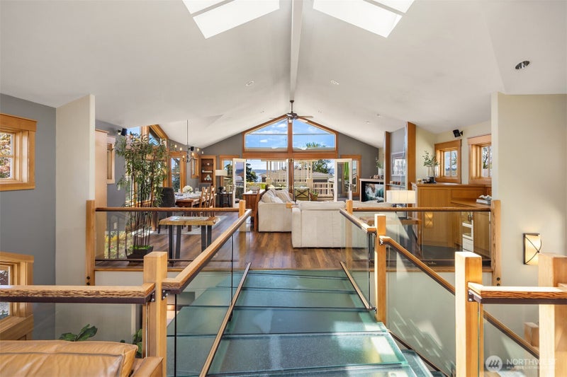 421 2nd Street W